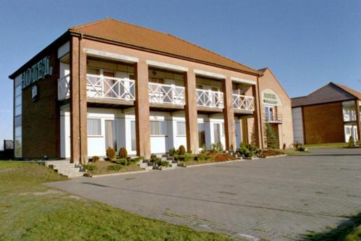 Greenline Hotel Hellfeld Нойбранденбург Екстериор снимка