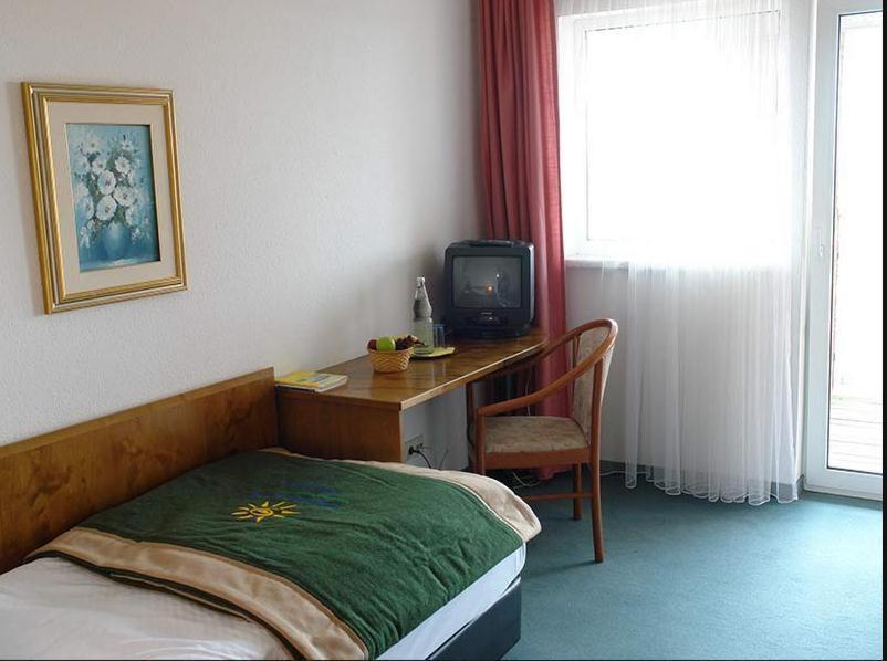 Greenline Hotel Hellfeld Нойбранденбург Стая снимка