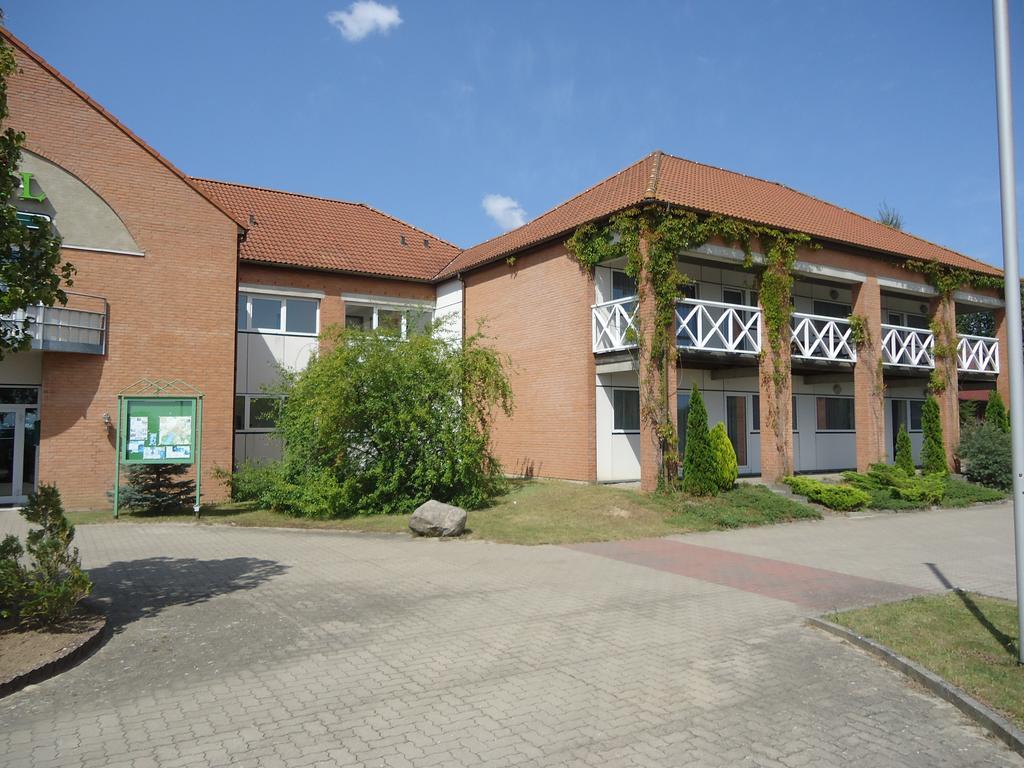 Greenline Hotel Hellfeld Нойбранденбург Екстериор снимка