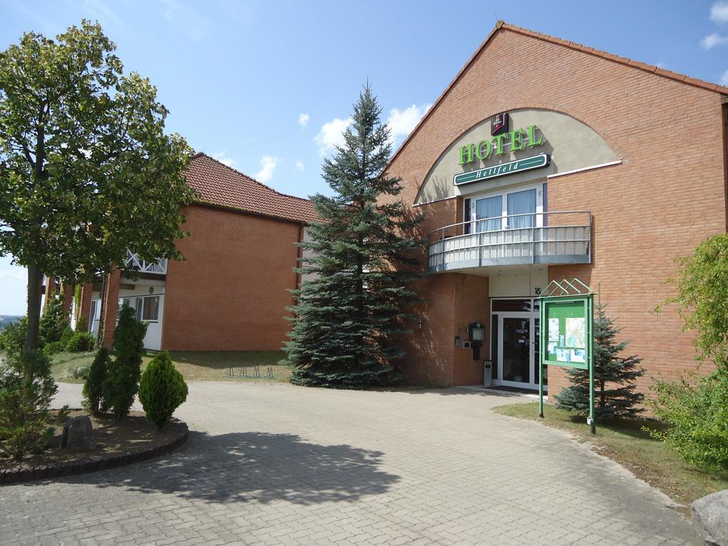 Greenline Hotel Hellfeld Нойбранденбург Екстериор снимка