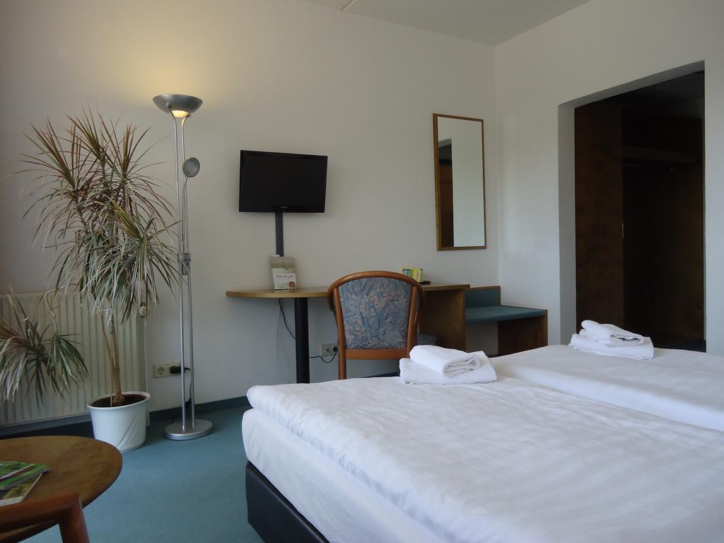 Greenline Hotel Hellfeld Нойбранденбург Екстериор снимка