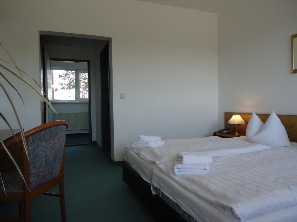 Greenline Hotel Hellfeld Нойбранденбург Екстериор снимка