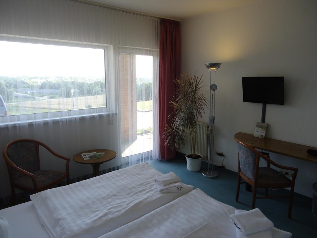 Greenline Hotel Hellfeld Нойбранденбург Екстериор снимка